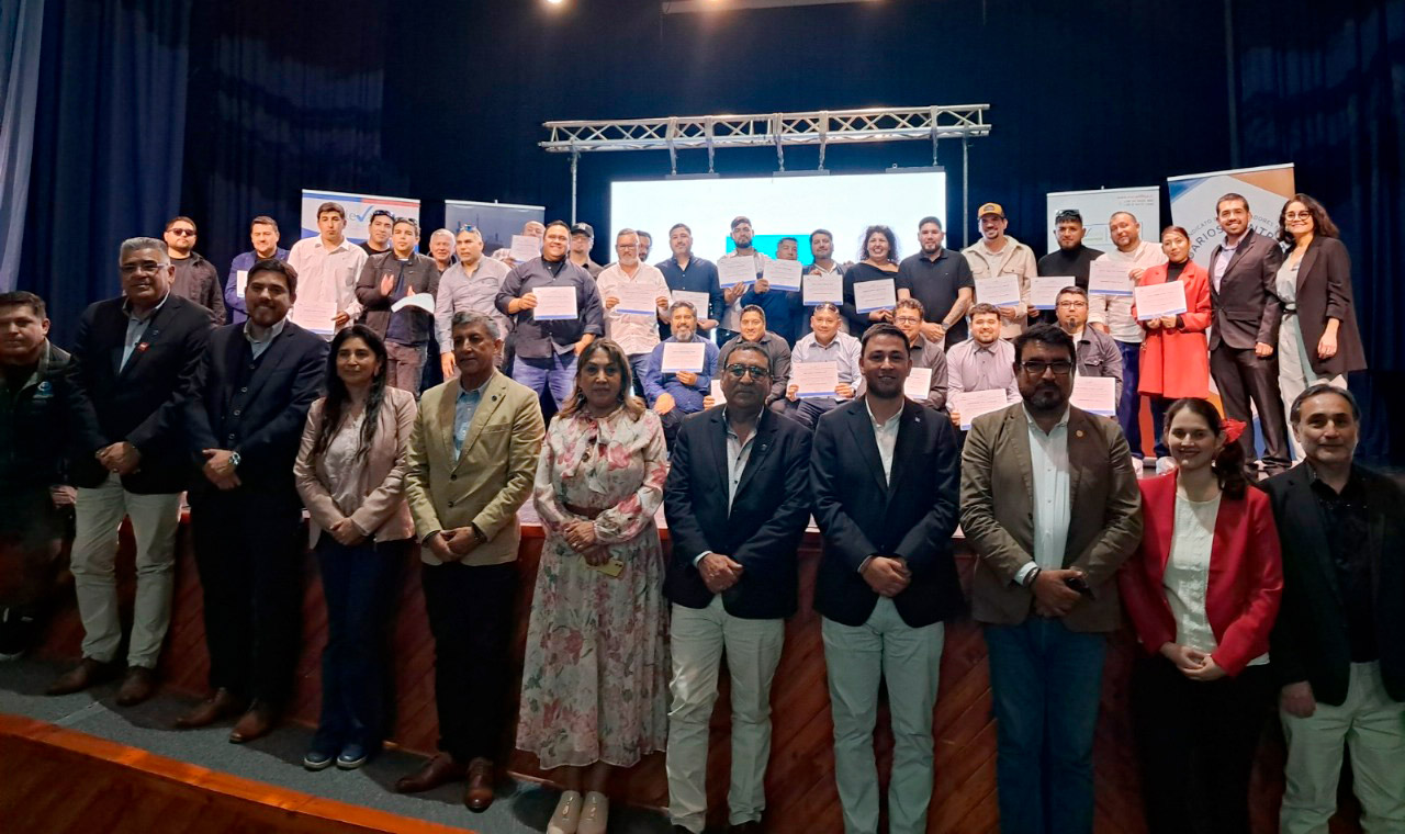 Más de 130 trabajadores de Ultraport en Mejillones certificados en competencias laborales de transporte marítimo.