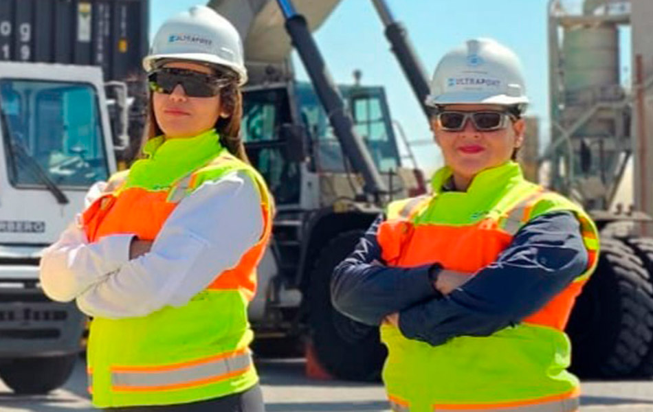 Ultraport comprometido con la participación femenina en operaciones portuarias