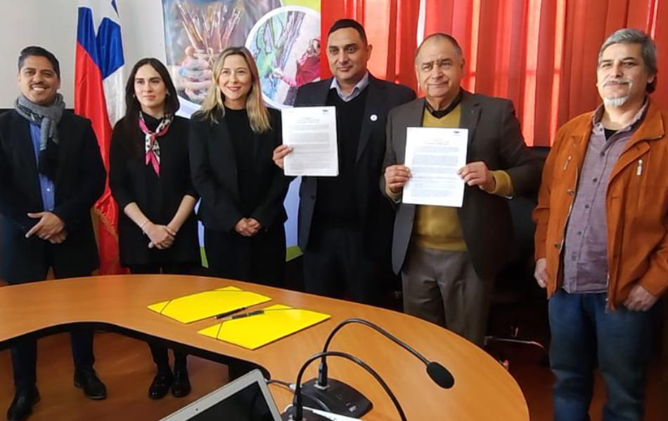 Ultraport y Fundación de Cultura y Turismo de Mejillones firman convenio para Taller de Arte